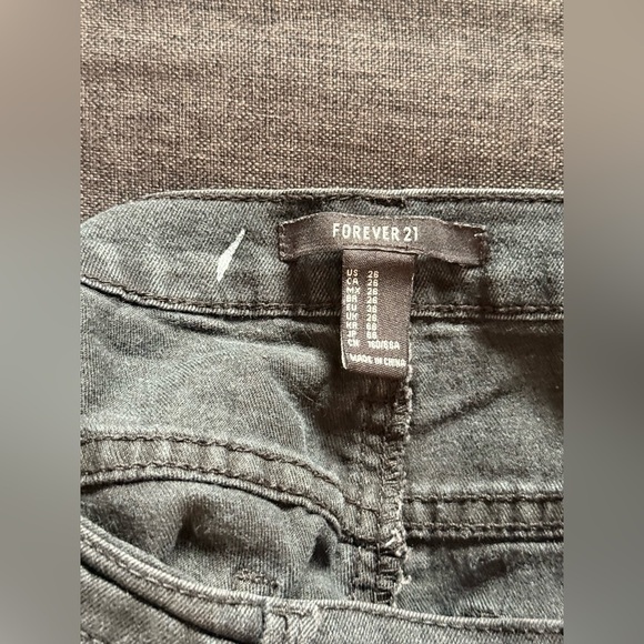 Forever 21 women’s skinny jeans - Picture 3 of 4